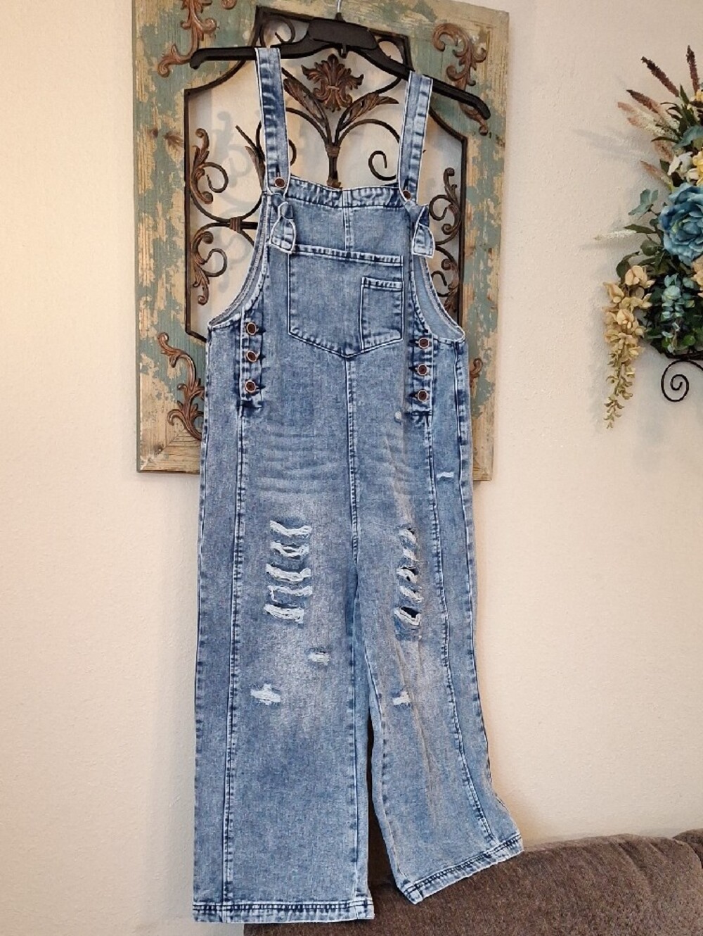 Light Blue Distressed Denim Women’s Overalls. Size Medium - Picture 7 of 13